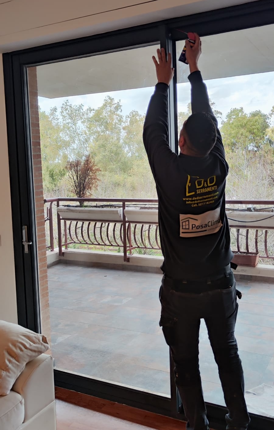 Dettaglio profilo minimale alluminio